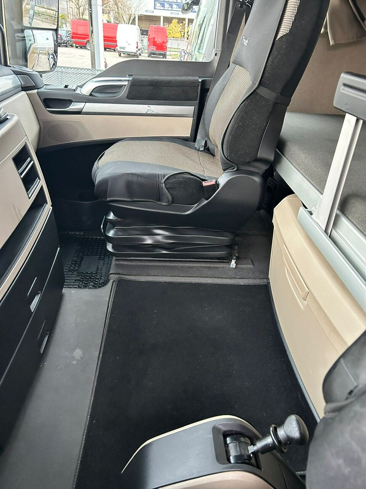 MAN TGX 33.580 6x4 BB TGX 33.580 6x4 BB, Retarder, zZGG 150.000kg - Tractor unit: picture 4 MAN TGX 33.580 6x4 BB TGX 33.580 6x4 BB, Retarder, zZGG 150.000kg - Tractor unit: picture 4