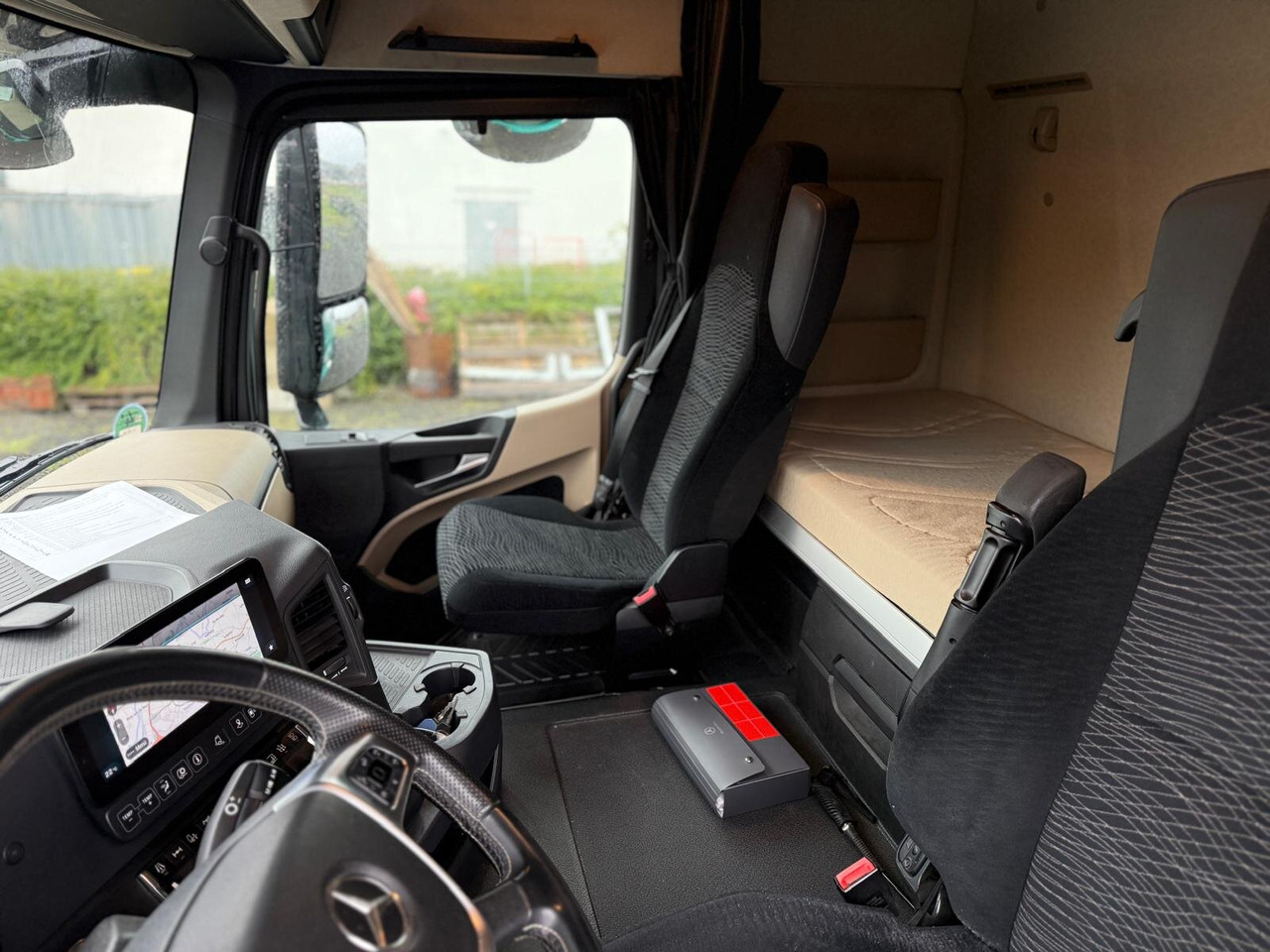 Mercedes-Benz Actros 1851 LS 4x4 HAD Actros 1851 LS 4x4 HAD, Hydraulik, Navi, MultimediaCockpit - Tractor unit: picture 5 Mercedes-Benz Actros 1851 LS 4x4 HAD Actros 1851 LS 4x4 HAD, Hydraulik, Navi, MultimediaCockpit - Tractor unit: picture 5