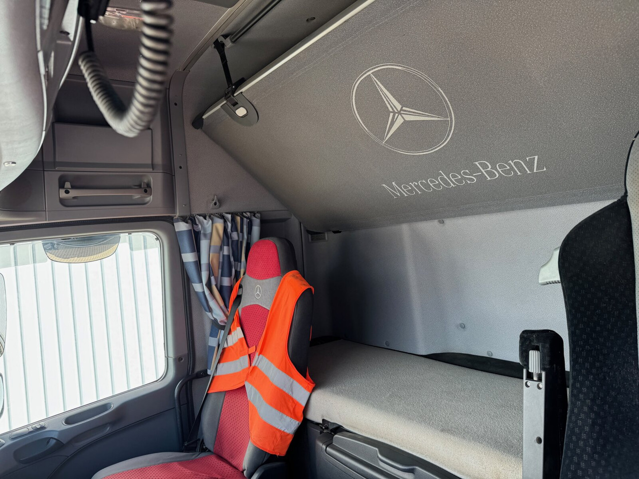 Mercedes-Benz Actros 2648 LK 6x4 Actros 2648 LK 6x4, Retarder, Bi-Xenon - Tractor unit: picture 4 Mercedes-Benz Actros 2648 LK 6x4 Actros 2648 LK 6x4, Retarder, Bi-Xenon - Tractor unit: picture 4