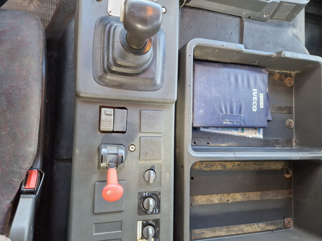 Trakker 190E350 4x4 Trakker 190E350 4x4, Meiller-Kipper, Winterdienstausstattung - Tipper: picture 4 Trakker 190E350 4x4 Trakker 190E350 4x4, Meiller-Kipper, Winterdienstausstattung - Tipper: picture 4