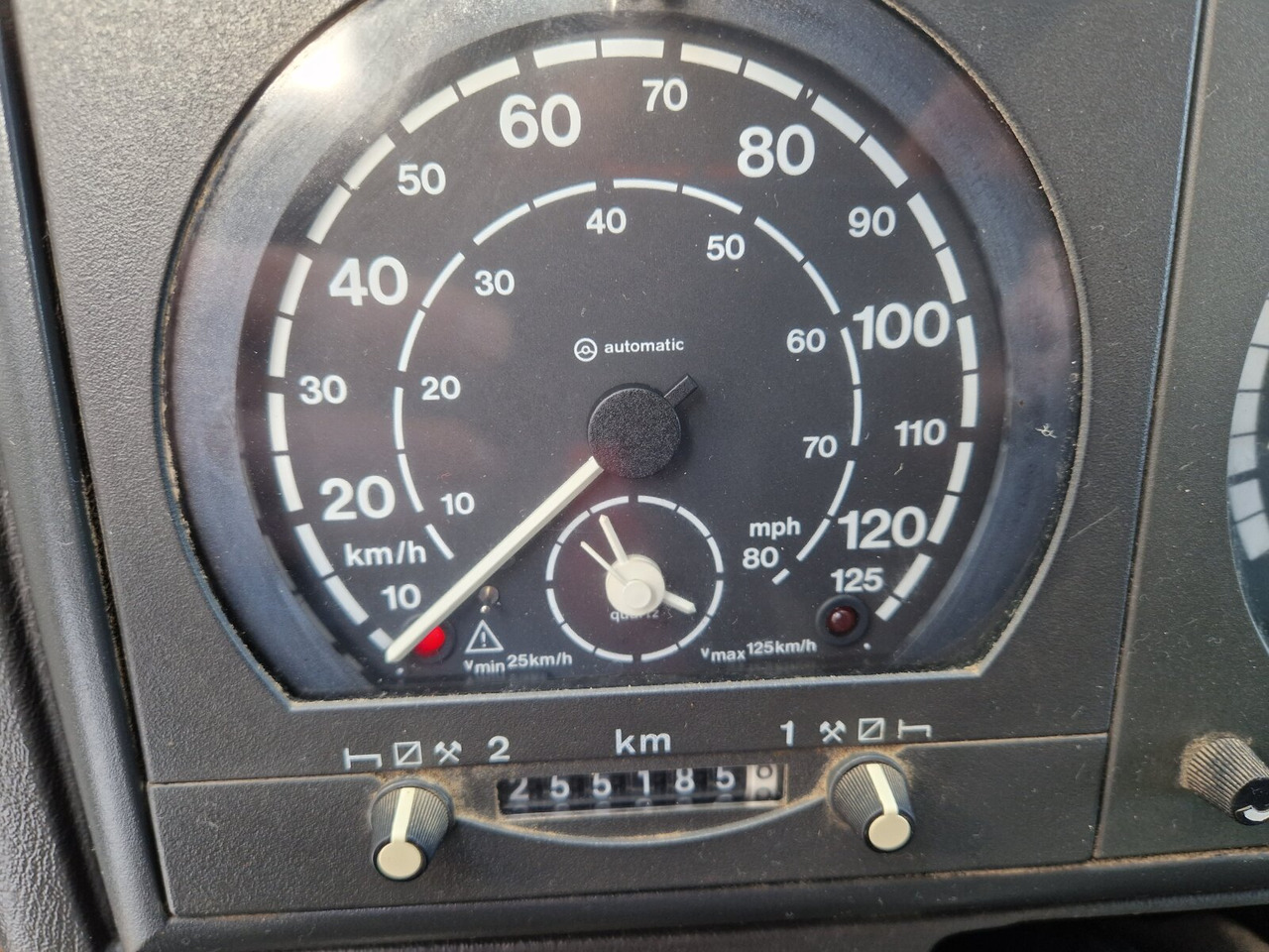 Trakker 190E350 4x4 Trakker 190E350 4x4, Meiller-Kipper, Winterdienstausstattung - Tipper: picture 2 Trakker 190E350 4x4 Trakker 190E350 4x4, Meiller-Kipper, Winterdienstausstattung - Tipper: picture 2