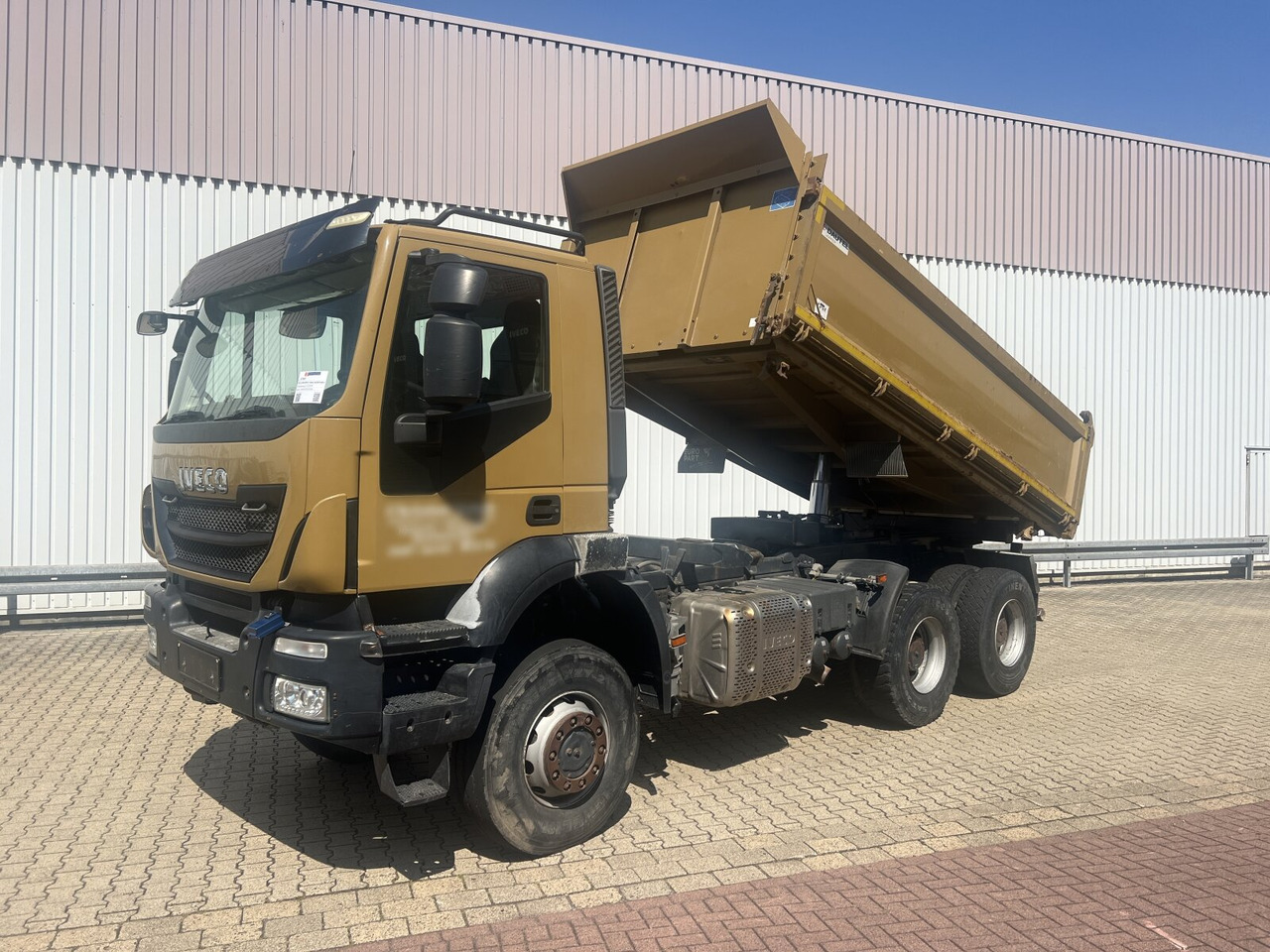 Trakker AD260T45W 6x6 Trakker AD260T45W 6x6 - Tipper: picture 1 Trakker AD260T45W 6x6 Trakker AD260T45W 6x6 - Tipper: picture 1