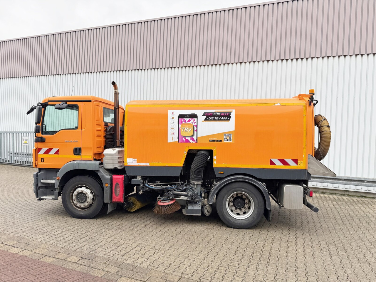 MAN TGM 18.250 4X2 BB TGM 18.250 4X2 BB, Kehrmaschine Brock SL200/2 - Truck: picture 2 MAN TGM 18.250 4X2 BB TGM 18.250 4X2 BB, Kehrmaschine Brock SL200/2 - Truck: picture 2