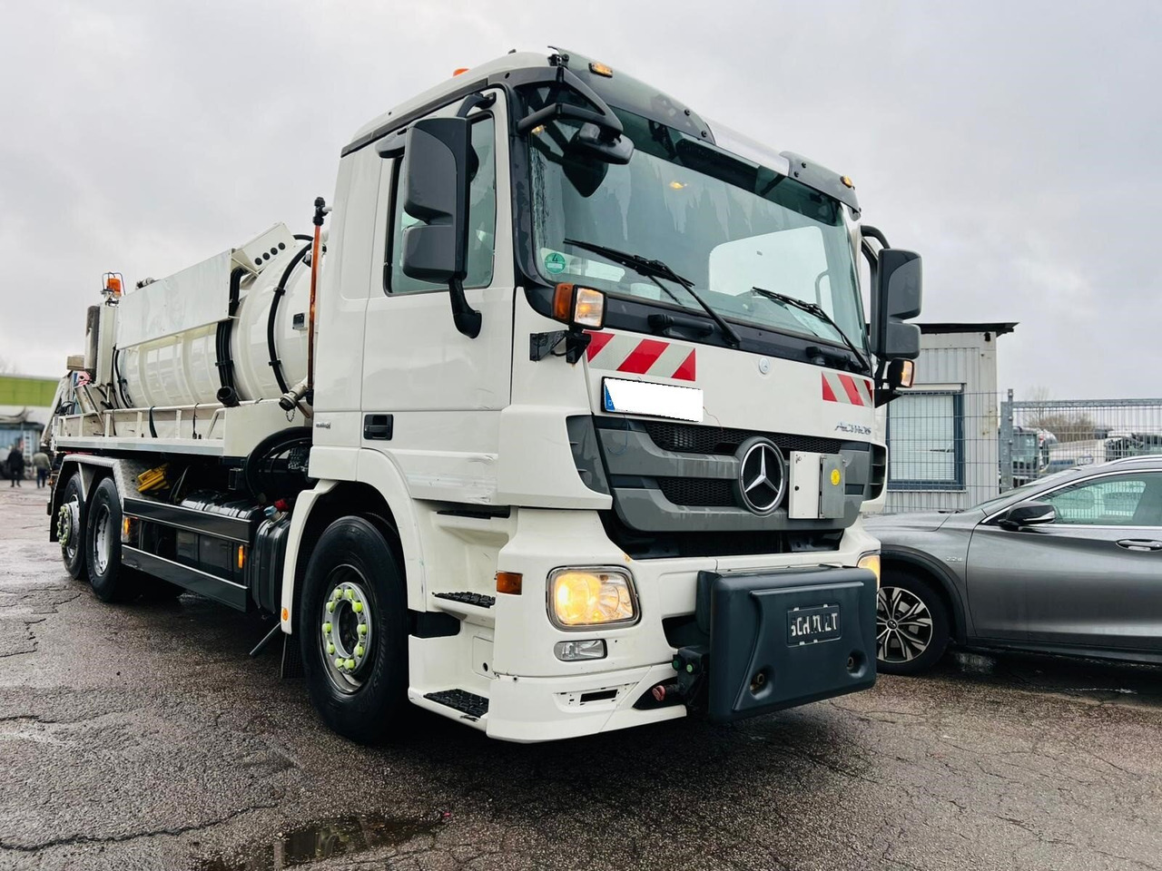 Mercedes-Benz Actros 2541 L 6x2 Actros 2541 L 6x2, Müller Saug-/Spülwagen ca. 12m³, Widi-Platte, Lenkachse - Truck: picture 1 Mercedes-Benz Actros 2541 L 6x2 Actros 2541 L 6x2, Müller Saug-/Spülwagen ca. 12m³, Widi-Platte, Lenkachse - Truck: picture 1
