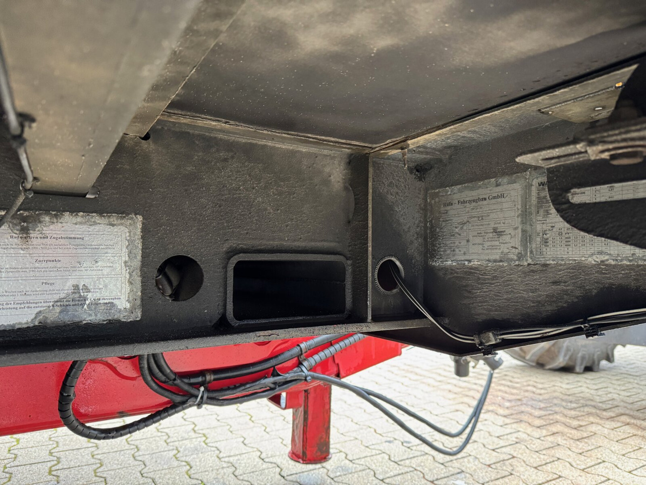 ZHP 24-32 RUFA ZHP 24-32, TwistLock-Verriegelungen, Verzinkt - Dropside/ Flatbed trailer: picture 4 ZHP 24-32 RUFA ZHP 24-32, TwistLock-Verriegelungen, Verzinkt - Dropside/ Flatbed trailer: picture 4