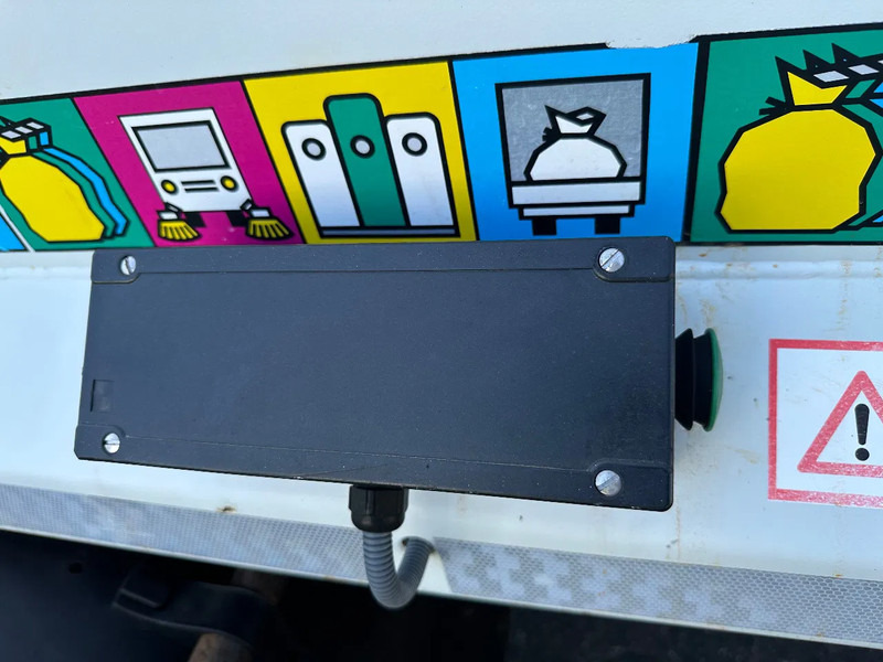 Garbage truck Renault Midlum 220 GARBAGE / MULL + SPRING / SPRING + 175.643 KM + EURO 5: picture 18 Garbage truck Renault Midlum 220 GARBAGE / MULL + SPRING / SPRING + 175.643 KM + EURO 5: picture 18