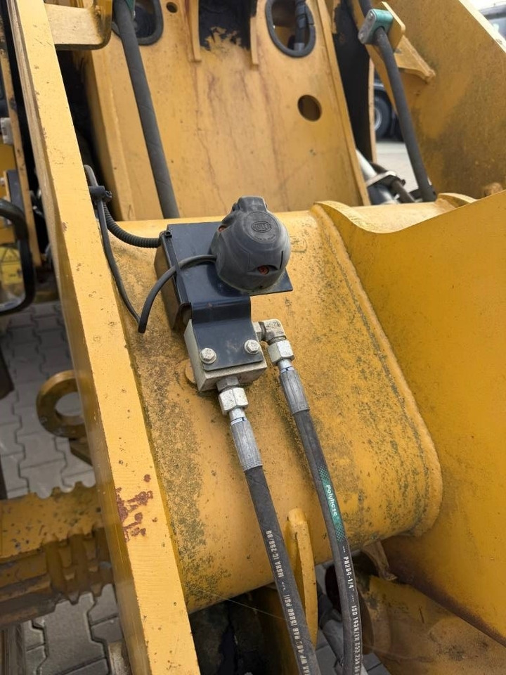 Wheel loader CAT 908 H: picture 10 Wheel loader CAT 908 H: picture 10