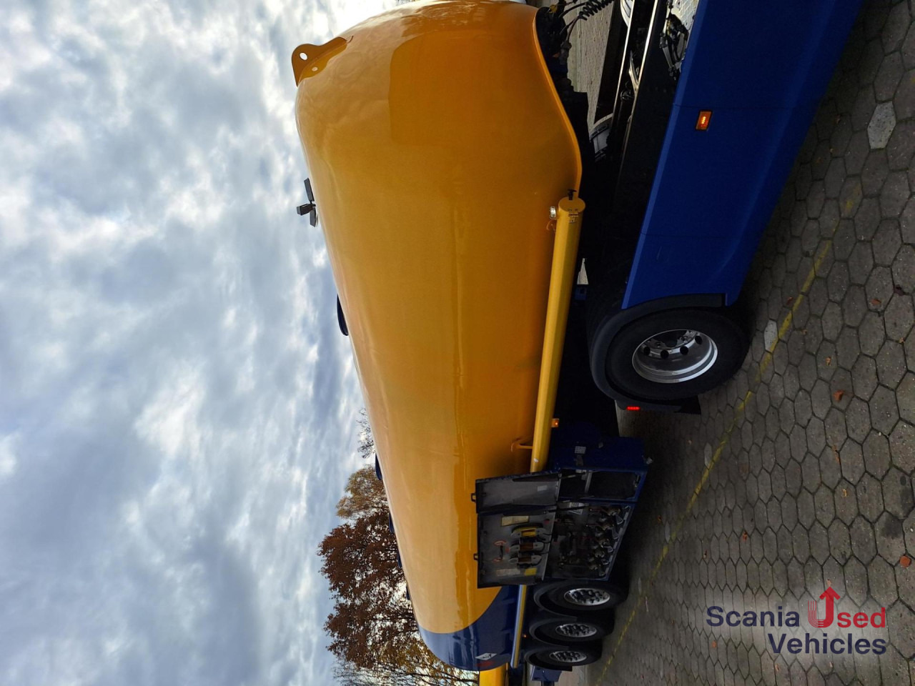 KTS/Schrader Tankaufl. 5 Kammern - Tank semi-trailer: picture 1 KTS/Schrader Tankaufl. 5 Kammern - Tank semi-trailer: picture 1