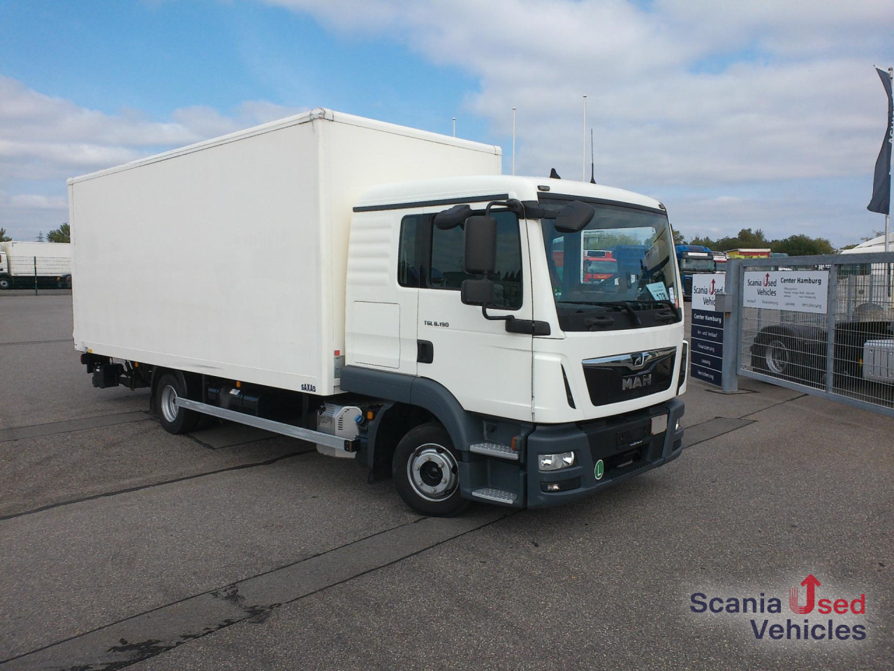 Box van MAN Koffer 8.190 L-Haus LBW NUR 124 TKM TOP!!!: picture 1