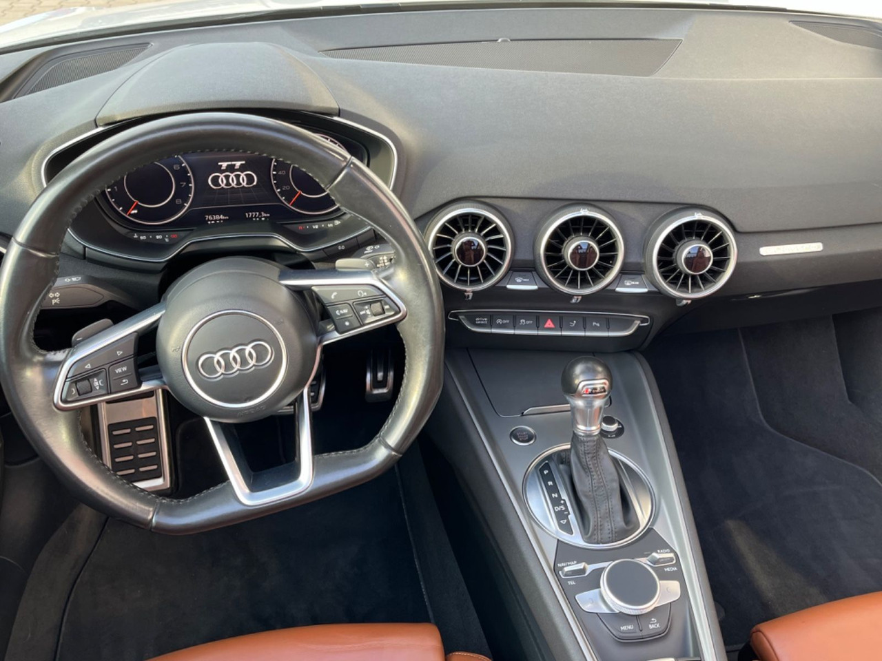 Car Audi TT Roadster 2.0 TFSI quattro: picture 17