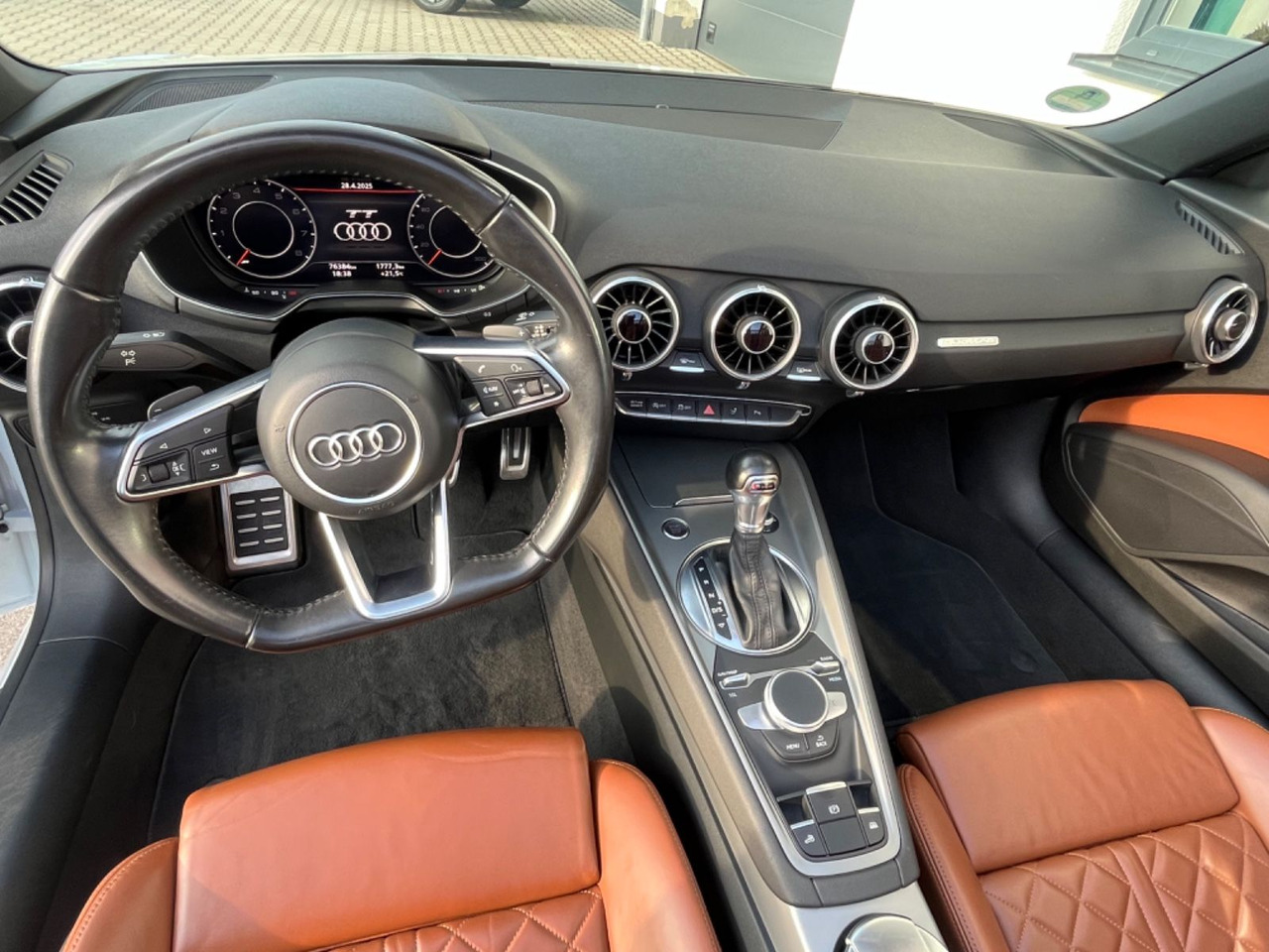 Car Audi TT Roadster 2.0 TFSI quattro: picture 13