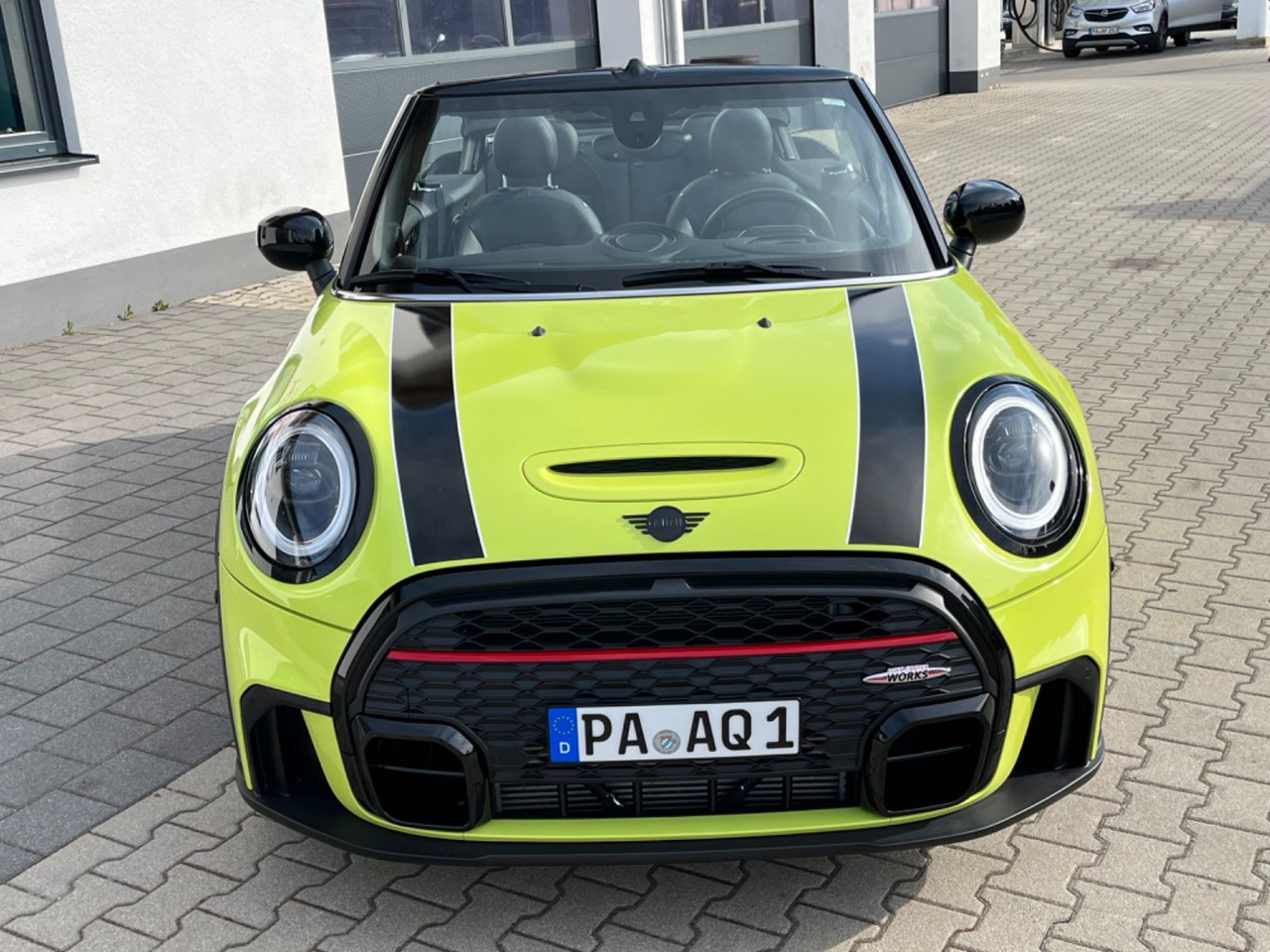 MINI John Cooper Works Cabrio - Car: picture 2 MINI John Cooper Works Cabrio - Car: picture 2