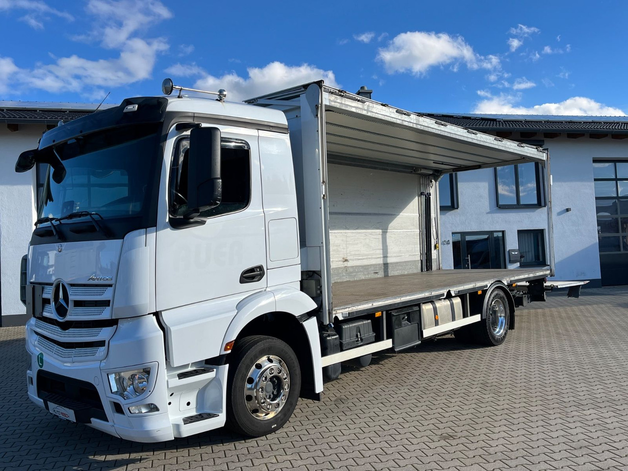 Mercedes-Benz Antos 1836 Klappwand Getränkekoffer beheizt - Beverage truck: picture 3 Mercedes-Benz Antos 1836 Klappwand Getränkekoffer beheizt - Beverage truck: picture 3