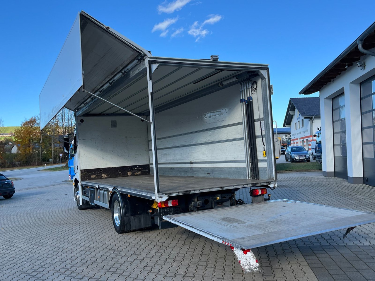 Mercedes-Benz Antos 1836 Klappwand Getränkekoffer beheizt - Beverage truck: picture 5 Mercedes-Benz Antos 1836 Klappwand Getränkekoffer beheizt - Beverage truck: picture 5