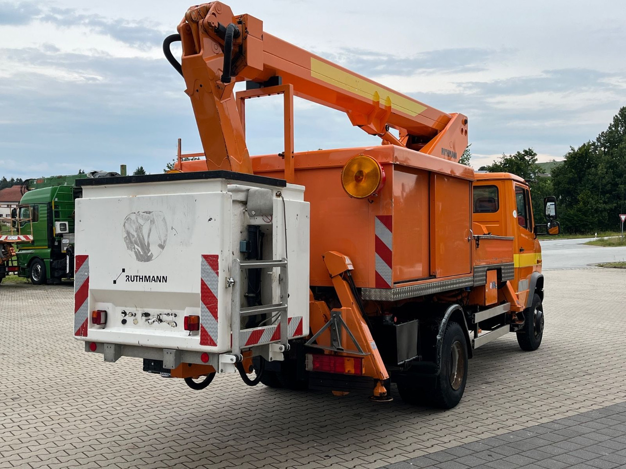 Truck mounted aerial platform Mercedes-Benz Vario 814 DA 4x4 Ruthmann T 170: picture 7 Truck mounted aerial platform Mercedes-Benz Vario 814 DA 4x4 Ruthmann T 170: picture 7