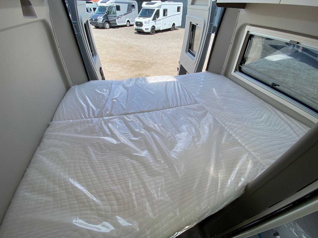 Camper van Carado CV 600 Dieselstandheizung, Skyroof, white Label: picture 12 Camper van Carado CV 600 Dieselstandheizung, Skyroof, white Label: picture 12
