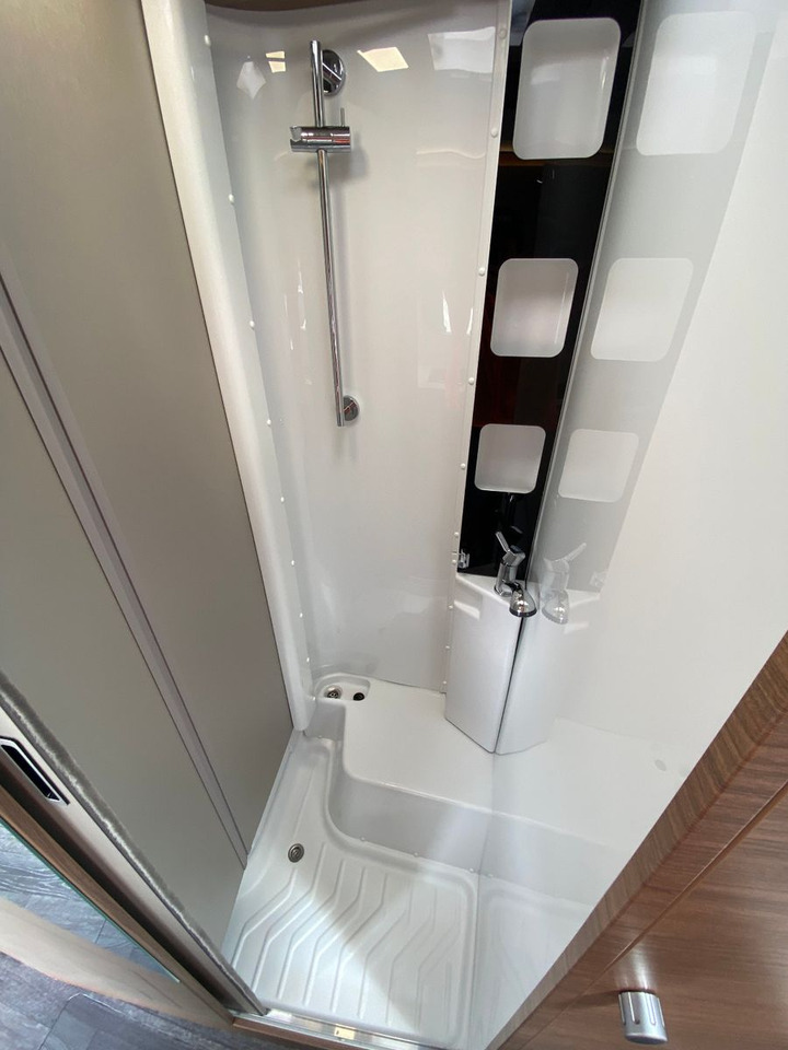 Semi-integrated motorhome Knaus Tourer Van 500 LT, slide Bett, 4 P. Zulassung: picture 13