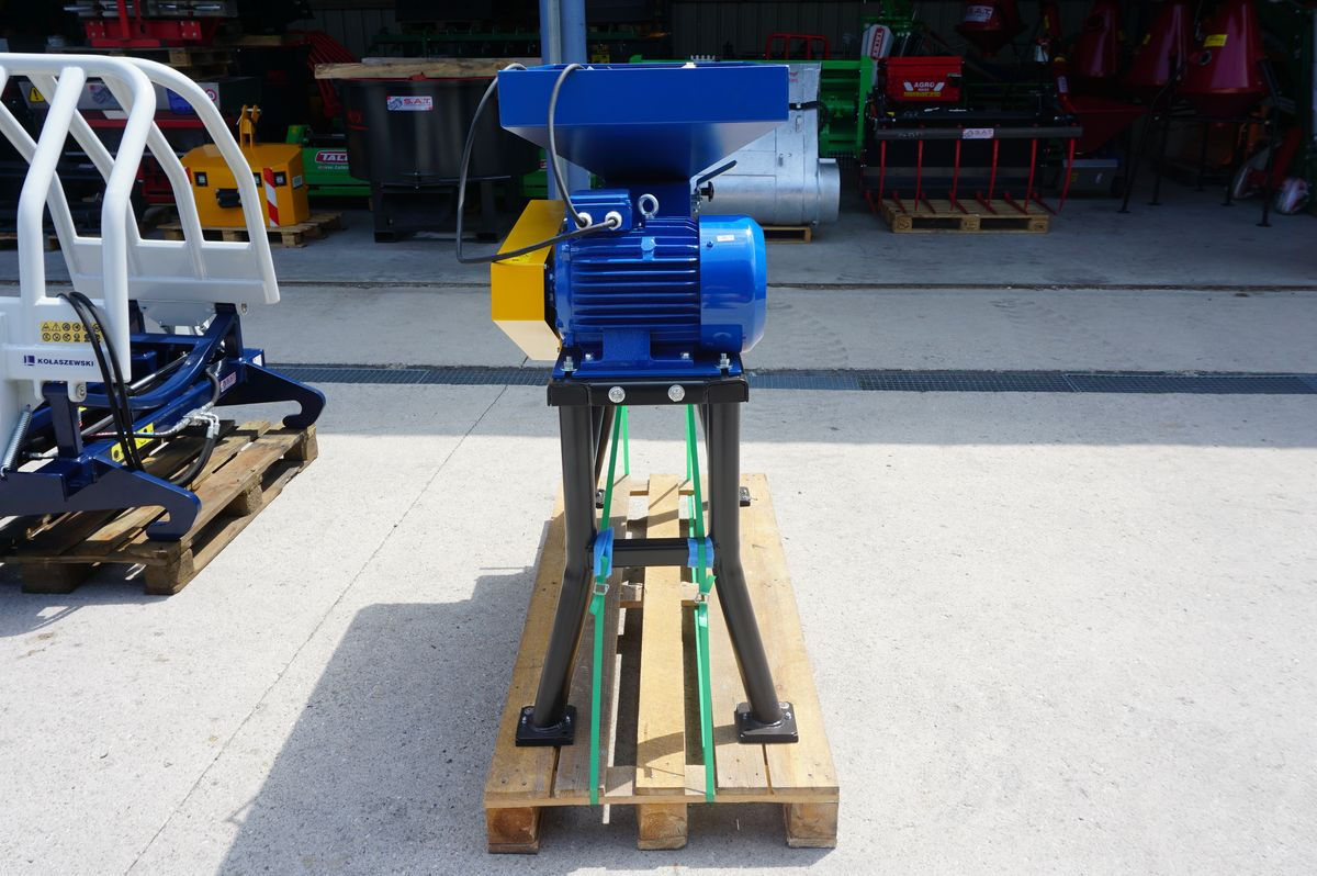 GTH-1800- Getreidequetsche-NEUMASCHINE - Post-harvest equipment: picture 2 GTH-1800- Getreidequetsche-NEUMASCHINE - Post-harvest equipment: picture 2