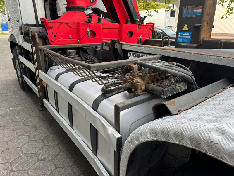 Hook lift truck, Crane truck Volvo FH 500 / 8X4 / Palfinger S260Z96 / VDL Hook / NL Truck: picture 16
