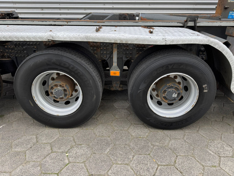 Hook lift truck, Crane truck Volvo FH 500 / 8X4 / Palfinger S260Z96 / VDL Hook / NL Truck: picture 7