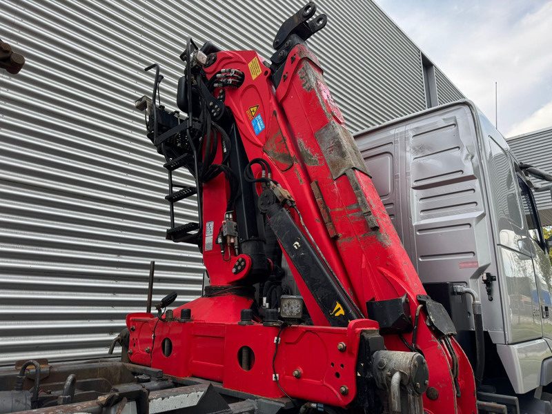 Hook lift truck, Crane truck Volvo FH 500 / 8X4 / Palfinger S260Z96 / VDL Hook / NL Truck: picture 12