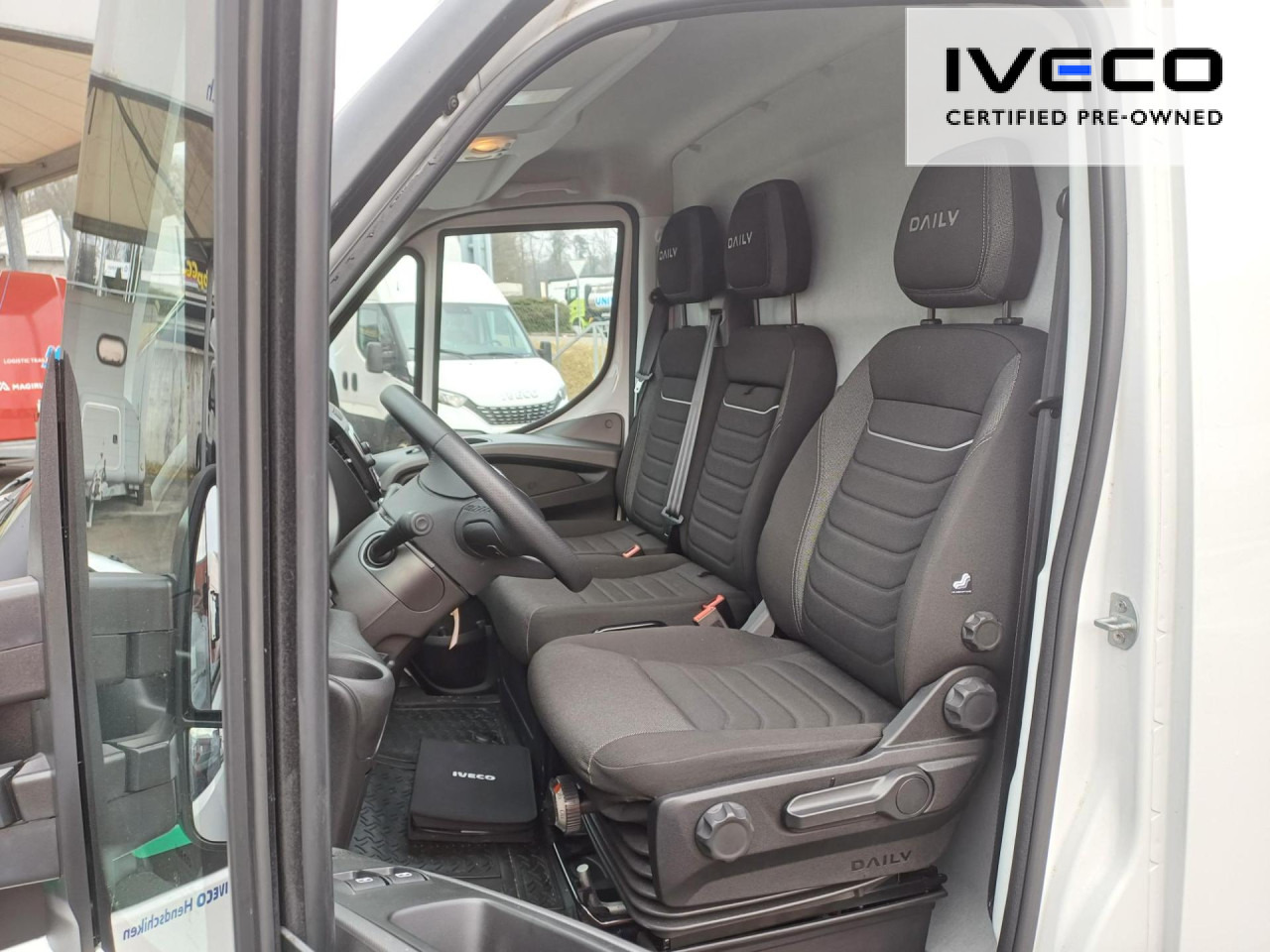 Interior photo 1: Leasing of IVECO Daily 35S14NA8V CNG Euro6 Klima AHK ZV IVECO Daily 35S14NA8V CNG Euro6 Klima AHK ZV