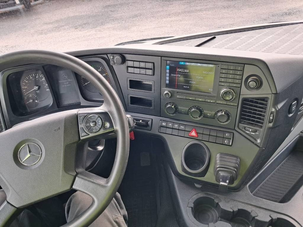 Box truck Mercedes-Benz Antos 1824L: picture 6 Box truck Mercedes-Benz Antos 1824L: picture 6