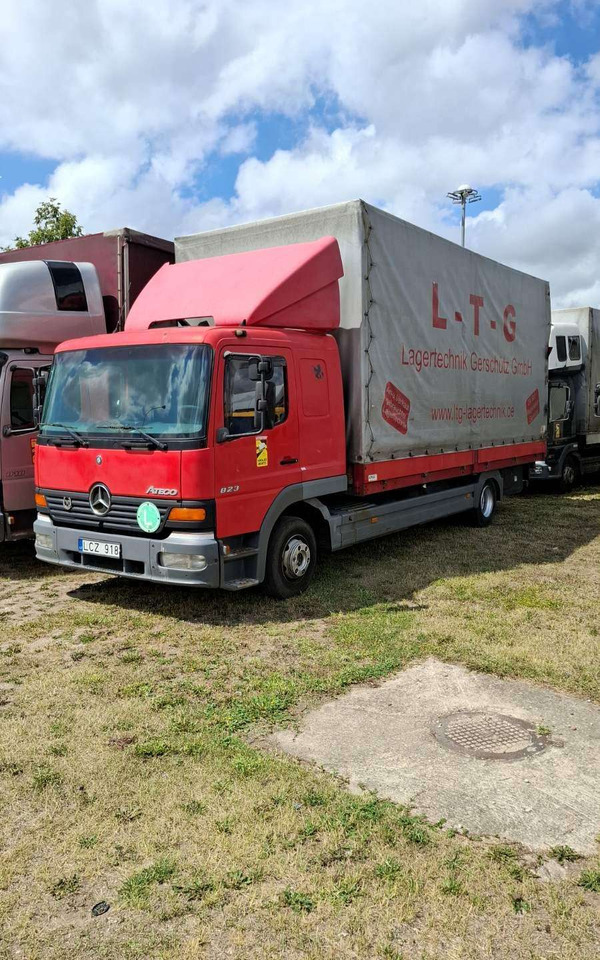 Mercedes-Benz 823 - Curtainsider truck: picture 2 Mercedes-Benz 823 - Curtainsider truck: picture 2