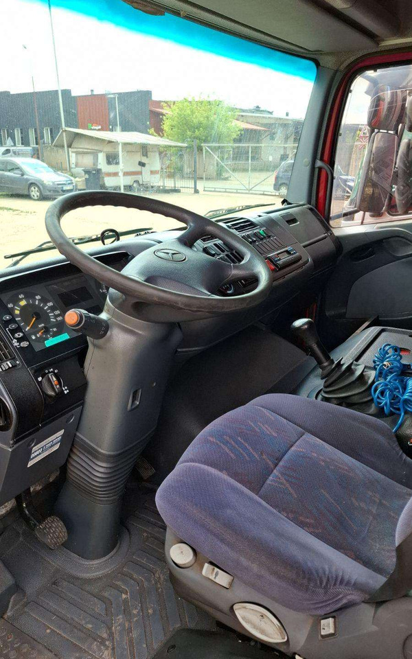 Mercedes-Benz 823 - Curtainsider truck: picture 3 Mercedes-Benz 823 - Curtainsider truck: picture 3