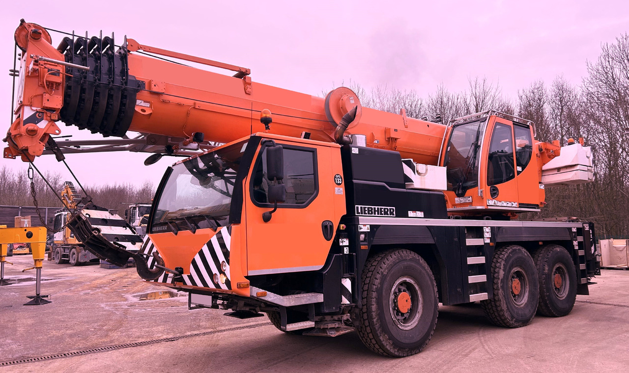 LIEBHERR LTM 1060-3.1 - All terrain crane: picture 1 LIEBHERR LTM 1060-3.1 - All terrain crane: picture 1