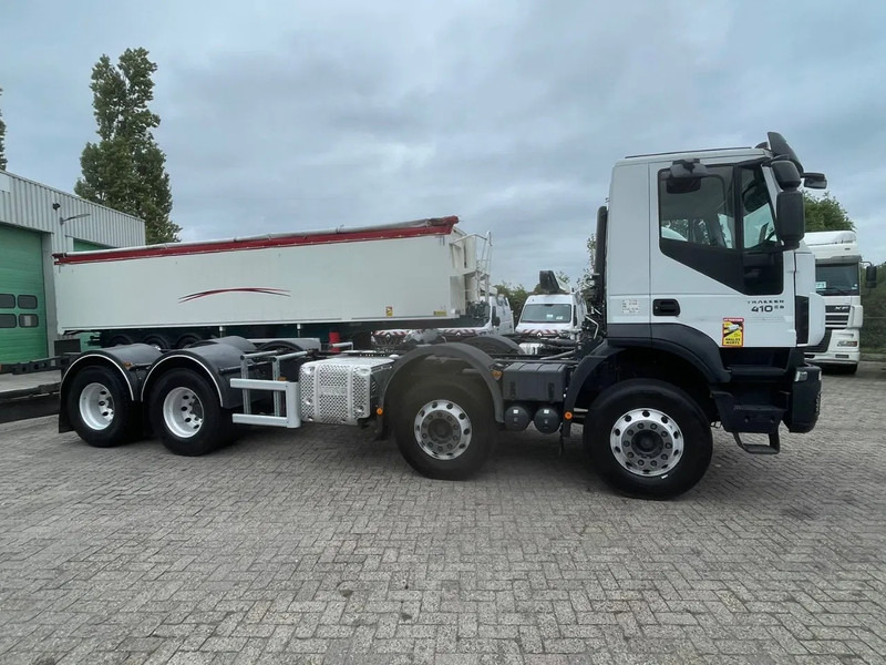 Iveco Trakker 410 PTO RETARDER, 8x4 , 442000 km! - Cab chassis truck: picture 4 Iveco Trakker 410 PTO RETARDER, 8x4 , 442000 km! - Cab chassis truck: picture 4