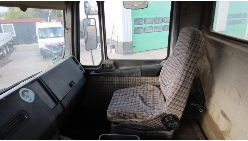 Tipper MAN 35.362 8x4 Euro 2, ZF manual gearbox, VERY clean: picture 15