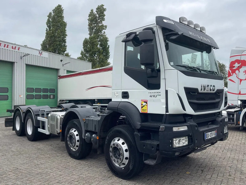 Iveco Trakker 410 PTO, RETARDER, 8x4 , 442000 km! - Tractor unit: picture 3 Iveco Trakker 410 PTO, RETARDER, 8x4 , 442000 km! - Tractor unit: picture 3