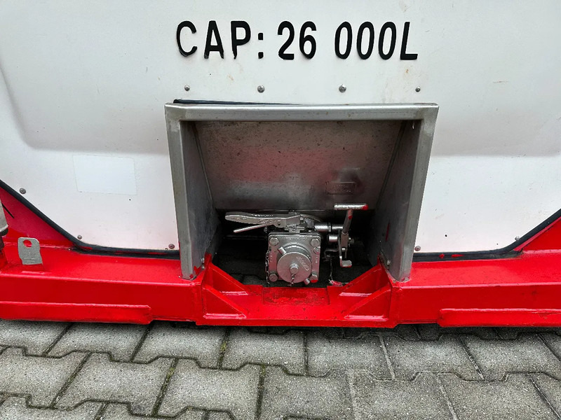 Storage tank for transportation of fuel SINGAMAS 20FT ISO, 26.000L/1-COMP/3 BAFFELS/3 manholes, 5Y inspection: 06/2027: picture 8