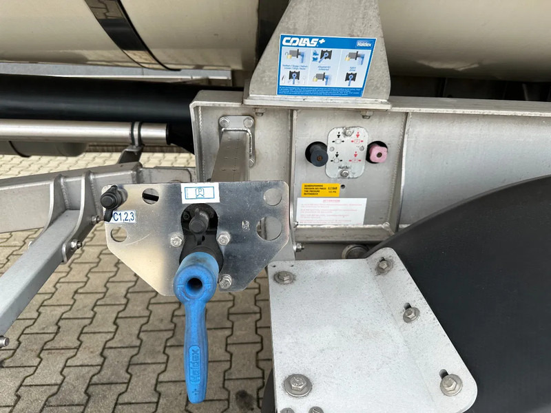 Tank semi-trailer for transportation of food Van Hool FOOD / 39.000L / 3-COMP / INOX / NL-trailer / APK: 07/2026: picture 15