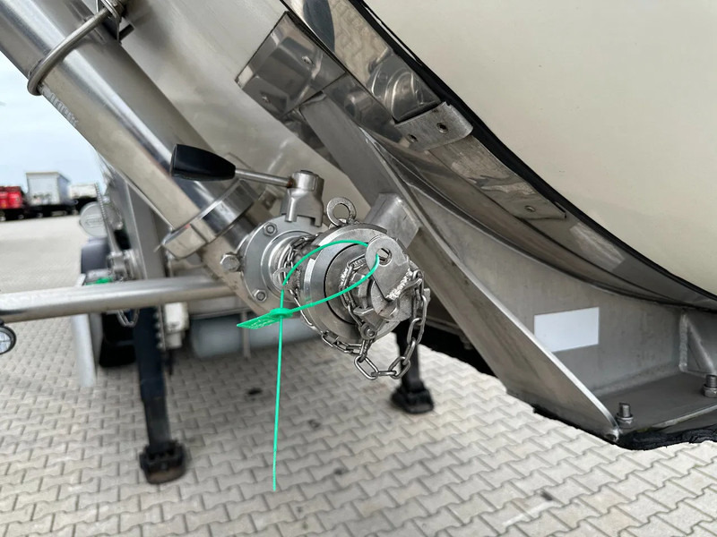 Tank semi-trailer for transportation of food Van Hool FOOD / RVS chassis / empty weight: 5.860kg / 29.500L / 1-comp.+ 1 baffel / discbrakes / NL / APK: 02/2026: picture 11 Tank semi-trailer for transportation of food Van Hool FOOD / RVS chassis / empty weight: 5.860kg / 29.500L / 1-comp.+ 1 baffel / discbrakes / NL / APK: 02/2026: picture 11