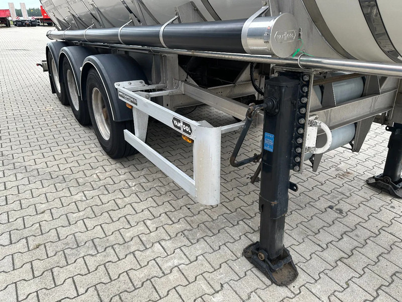 Tank semi-trailer for transportation of food Van Hool FOOD / RVS chassis / empty weight: 5.860kg / 29.500L / 1-comp.+ 1 baffel / discbrakes / NL / APK: 02/2026: picture 20 Tank semi-trailer for transportation of food Van Hool FOOD / RVS chassis / empty weight: 5.860kg / 29.500L / 1-comp.+ 1 baffel / discbrakes / NL / APK: 02/2026: picture 20