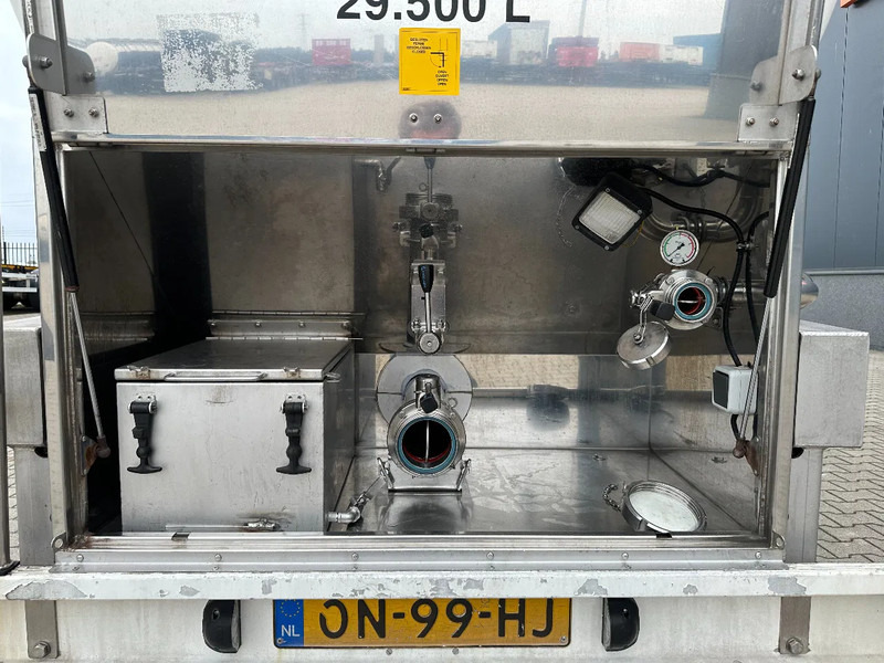 Tank semi-trailer for transportation of food Van Hool FOOD / RVS chassis / empty weight: 5.860kg / 29.500L / 1-comp.+ 1 baffel / discbrakes / NL / APK: 02/2026: picture 6 Tank semi-trailer for transportation of food Van Hool FOOD / RVS chassis / empty weight: 5.860kg / 29.500L / 1-comp.+ 1 baffel / discbrakes / NL / APK: 02/2026: picture 6
