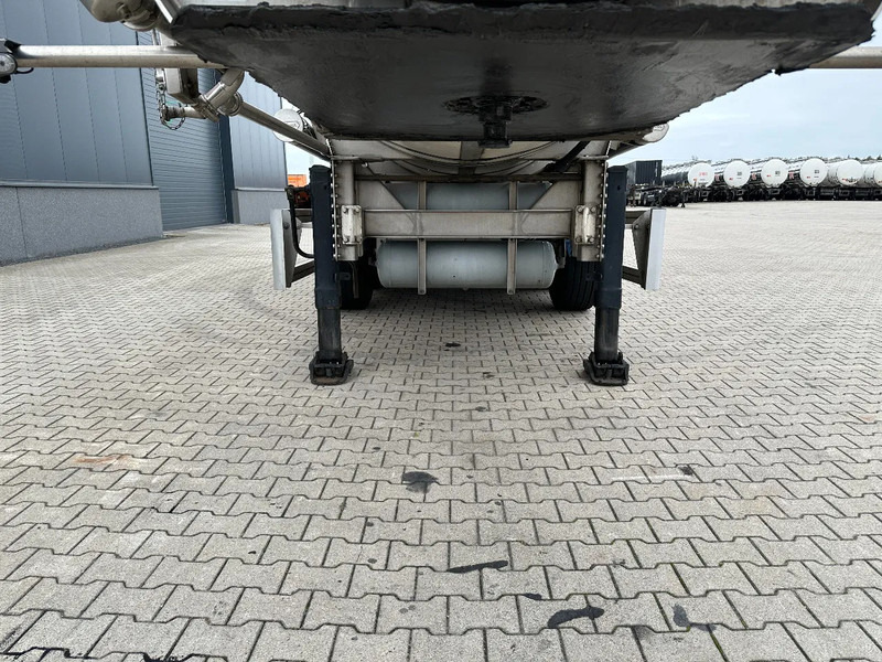 Tank semi-trailer for transportation of food Van Hool FOOD / RVS chassis / empty weight: 5.860kg / 29.500L / 1-comp.+ 1 baffel / discbrakes / NL / APK: 02/2026: picture 13 Tank semi-trailer for transportation of food Van Hool FOOD / RVS chassis / empty weight: 5.860kg / 29.500L / 1-comp.+ 1 baffel / discbrakes / NL / APK: 02/2026: picture 13