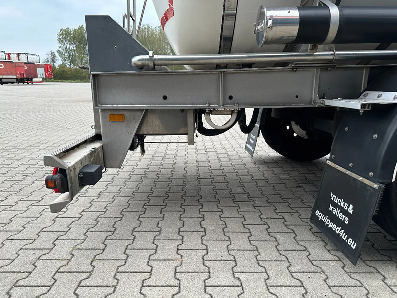 Tank semi-trailer for transportation of food Van Hool FOOD / RVS chassis / empty weight: 5.860kg / 29.500L / 1-comp.+ 1 baffel / discbrakes / NL / APK: 02/2026: picture 18 Tank semi-trailer for transportation of food Van Hool FOOD / RVS chassis / empty weight: 5.860kg / 29.500L / 1-comp.+ 1 baffel / discbrakes / NL / APK: 02/2026: picture 18