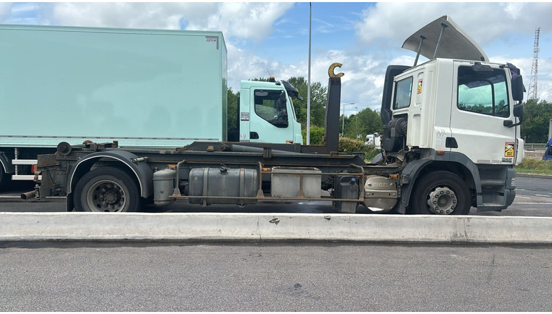DAF CF 85.410 - 19T HOOKLIFT / ABROLLKIPPER / GANCHO - MANUAL ZF - A/C - GOOD CONDITION - Hook lift truck: picture 5 DAF CF 85.410 - 19T HOOKLIFT / ABROLLKIPPER / GANCHO - MANUAL ZF - A/C - GOOD CONDITION - Hook lift truck: picture 5