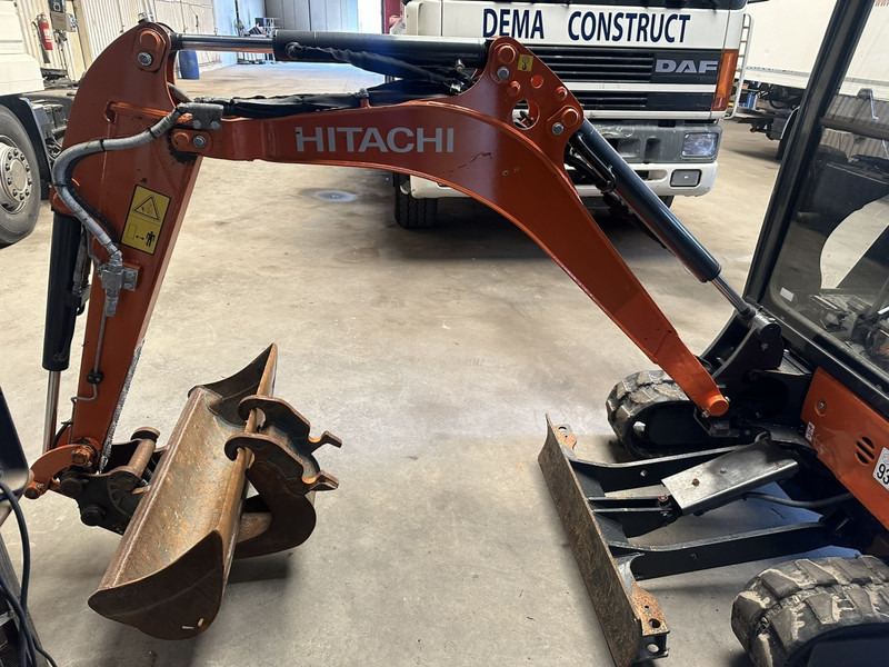 Hitachi ZAXIS ZX19-6 CR 1.9T - 1349H - CABINE - ADJUSTABLE TRACKS - EXTRA HYDR - QUICK HITCH - BE MACHINE - Mini excavator: picture 4 Hitachi ZAXIS ZX19-6 CR 1.9T - 1349H - CABINE - ADJUSTABLE TRACKS - EXTRA HYDR - QUICK HITCH - BE MACHINE - Mini excavator: picture 4