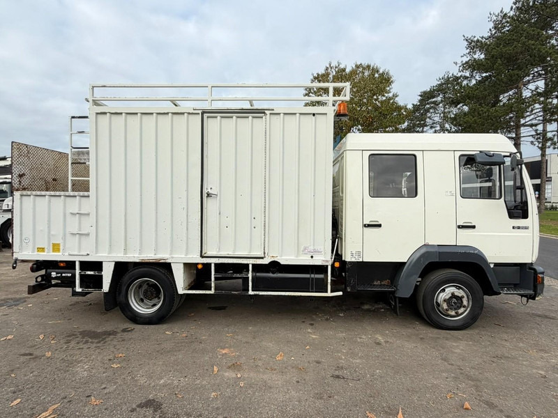 MAN 10.225 LC CLOSED BOX / KOFFER - DOKA - MANUAL GEARBOX - *344.000km* - STEEL SPRING / BLATT / LAMES - BE TRUCK - Box truck: picture 4 MAN 10.225 LC CLOSED BOX / KOFFER - DOKA - MANUAL GEARBOX - *344.000km* - STEEL SPRING / BLATT / LAMES - BE TRUCK - Box truck: picture 4