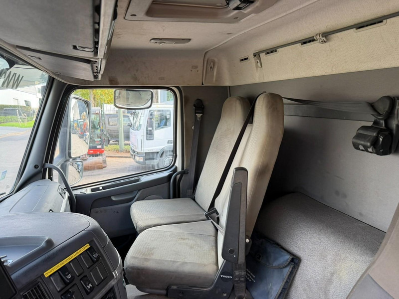 Crane truck Volvo FM 300 6x4 + (25.8m!) CRANE HIAB 245 E-5 + JIB 65 X-3 + 2 ME - *228.000km* - MANUAL - A/C - EURO 3 - BELGIAN TRUCK: picture 13