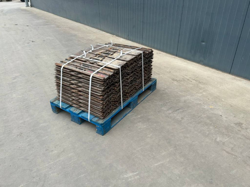 Cat 320D / 320E / 323D / 323E 700mm shoes - 30% - Frame/ Chassis for Construction machinery: picture 1 Cat 320D / 320E / 323D / 323E 700mm shoes - 30% - Frame/ Chassis for Construction machinery: picture 1