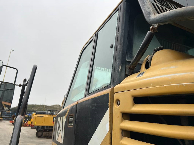 Articulated dumper Cat 730: picture 12