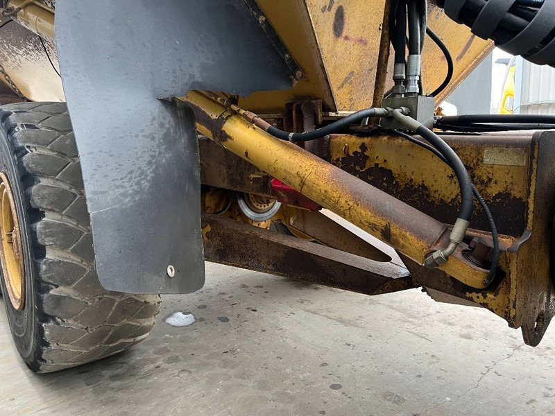 Articulated dumper Cat 730: picture 20