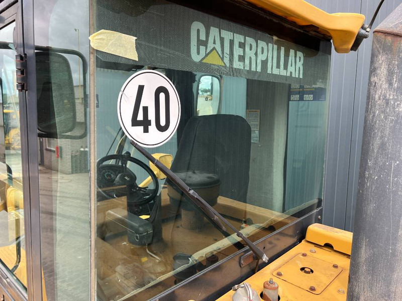 Wheel loader Cat 938G: picture 6