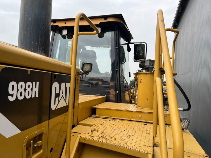 Wheel loader Cat 988H: picture 15