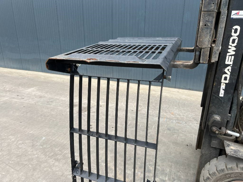 Cat M313D / M315D / M316D / M318D / M322D / M325D - Frame/ Chassis for Construction machinery: picture 2 Cat M313D / M315D / M316D / M318D / M322D / M325D - Frame/ Chassis for Construction machinery: picture 2